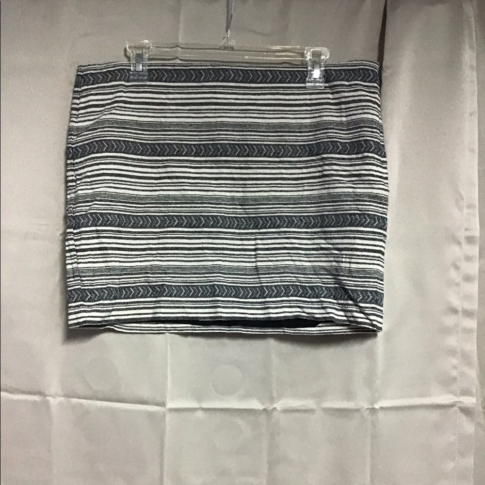 Gap skirt